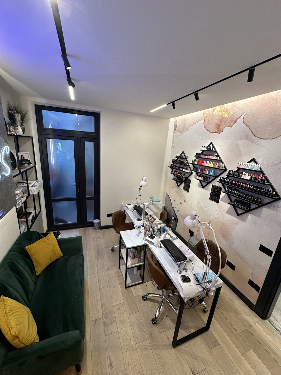 Salon beauty station